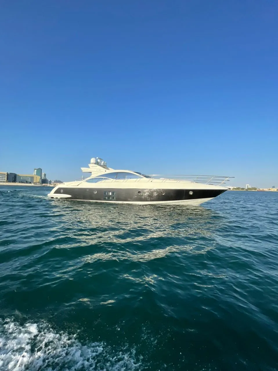 Azimut 68 s Абу-Даби