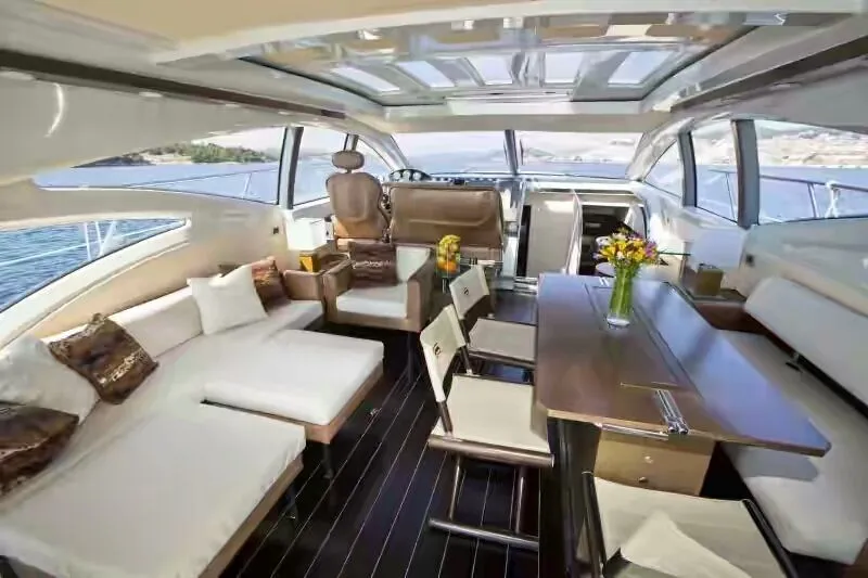 Azimut 68 s Абу-Даби