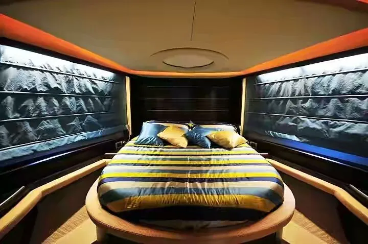 Azimut 68 s Абу-Даби