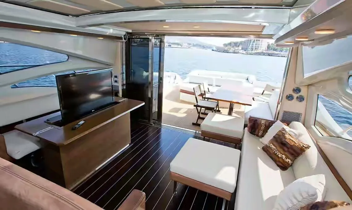 Azimut 68 s Абу-Даби