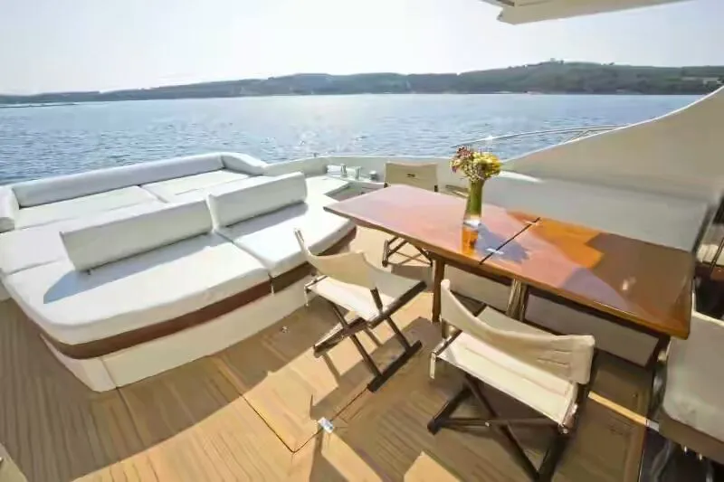 Azimut 68 s Абу-Даби