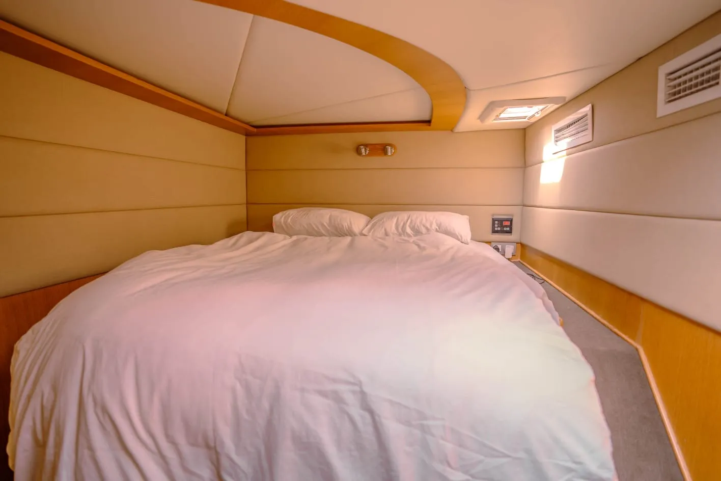 Катамаран Gulf Craft 42 Абу-Даби