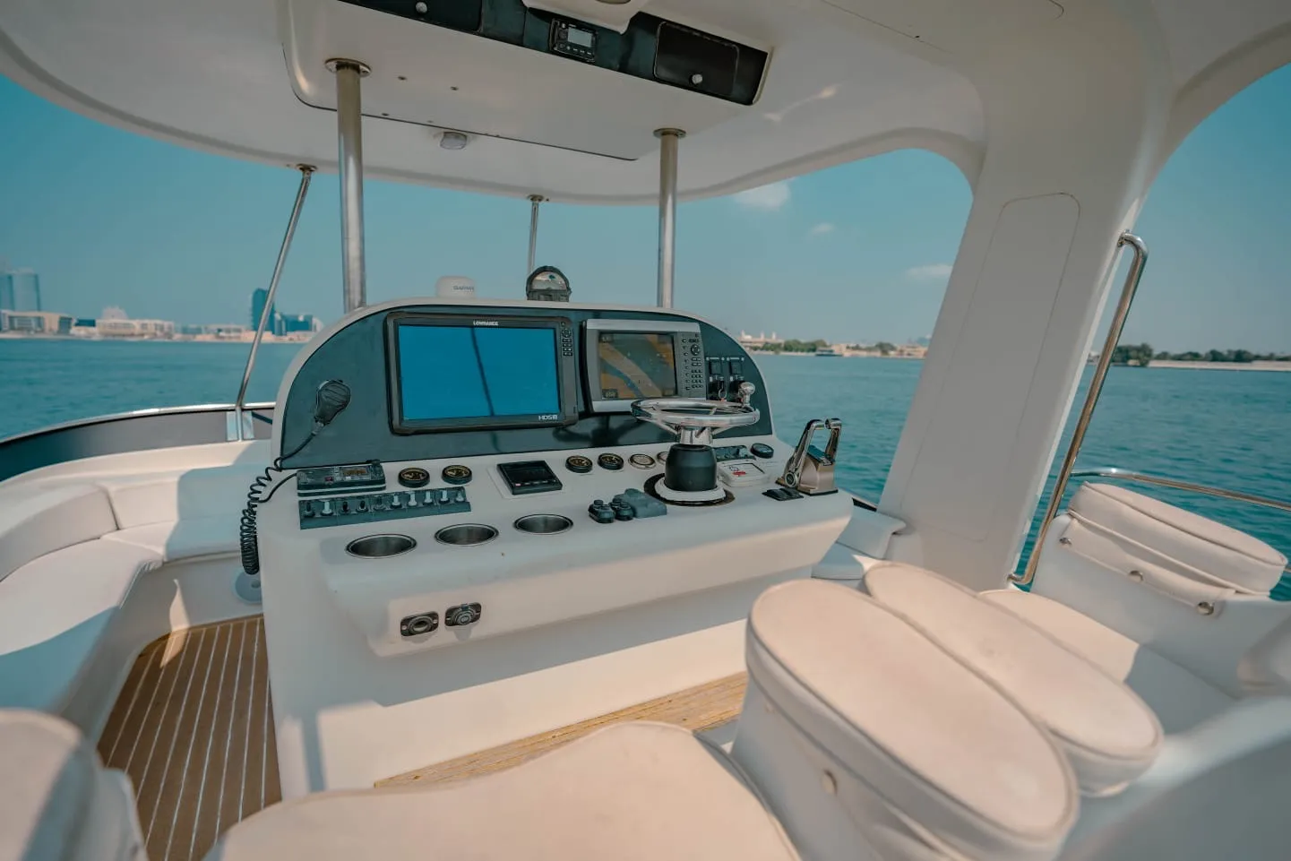 Катамаран Gulf Craft 42 Абу-Даби