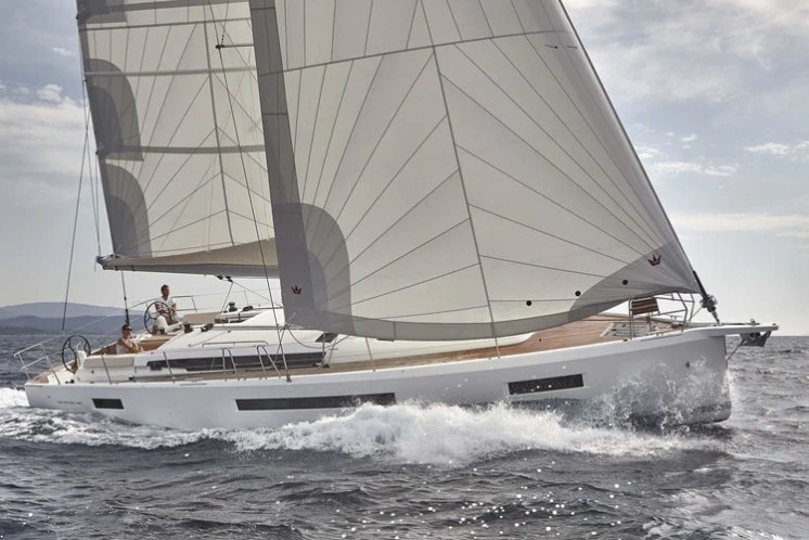 Французская яхта Jeanneau Sun Odyssey 490
