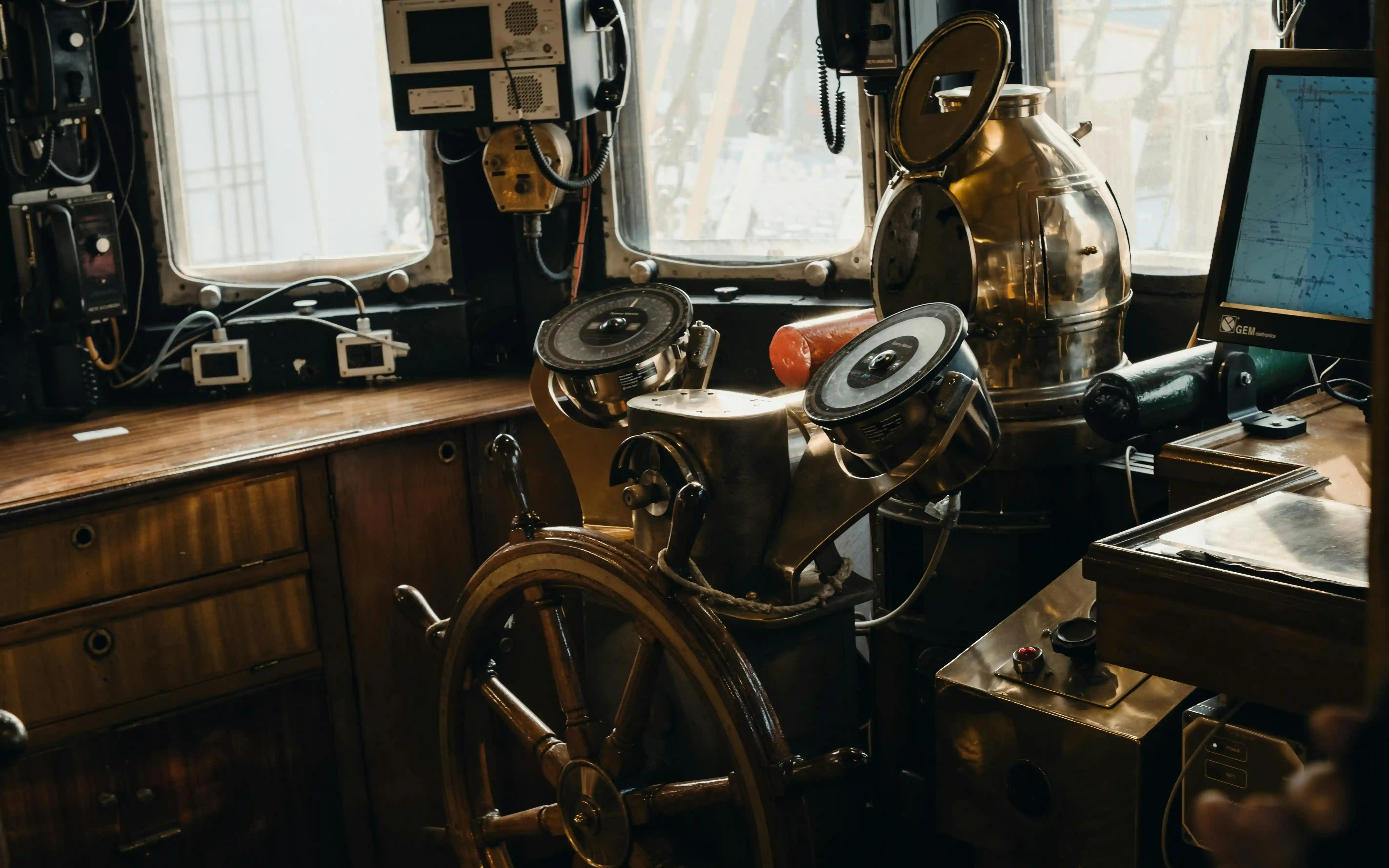 Рулевой яхты